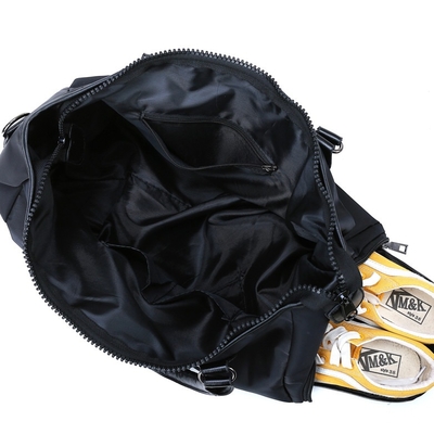 Der Sport-Kleidersack-Nylonturnhallen-Kleidersack der schwarzen Männer mit Schuh-Fach